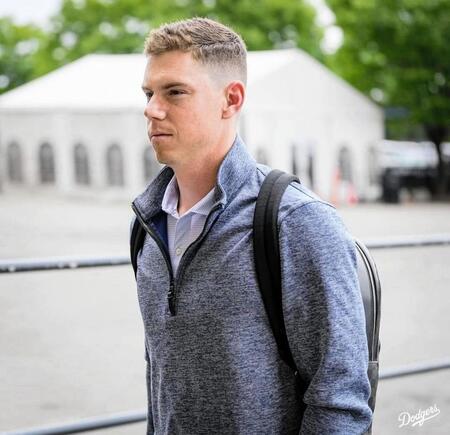 　球場入りしたスミス（ロサンゼルス・ドジャース提供）