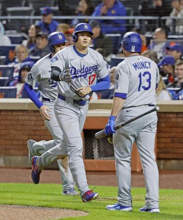 　３回、後続の２点打で生還した大谷（共同）