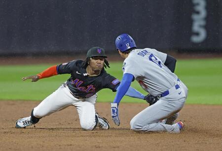 　９回、二盗に失敗する大谷（共同）