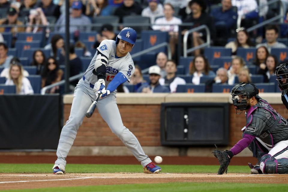 　メッツ戦の１回、空振り三振に倒れるドジャース・大谷（共同）