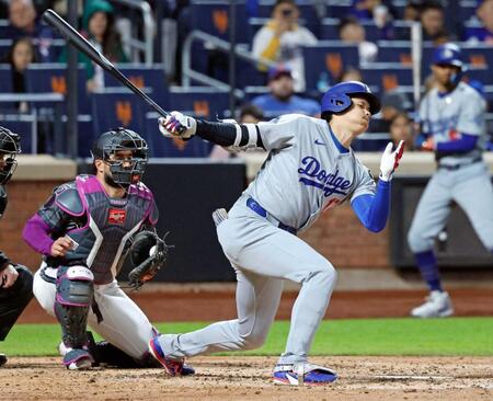 　５回、空振り三振に倒れる大谷（共同）