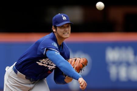 大谷、実戦形式で最速１５６キロ　手術後初、５人に投げ２奪三振