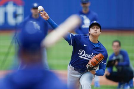 　試合前に実戦形式の練習に登板したドジャース・大谷＝ニューヨーク（共同）