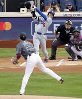 　メッツ戦の１回、千賀（34）から18号となる先頭打者本塁打を放つドジャース・大谷（共同）