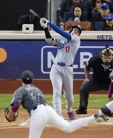 　メッツ戦の３回、空振り三振に倒れるドジャース・大谷。投手千賀（共同）
