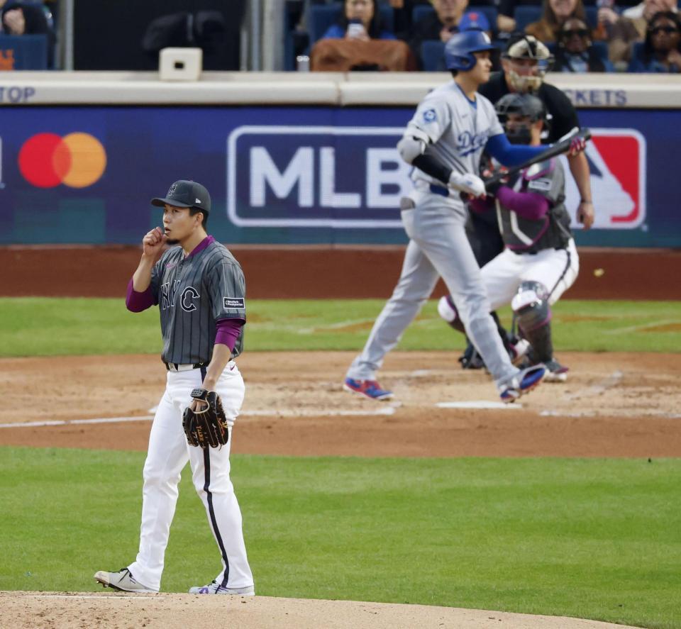 　ドジャース戦の３回、大谷を空振り三振に仕留めたメッツ・千賀（共同）