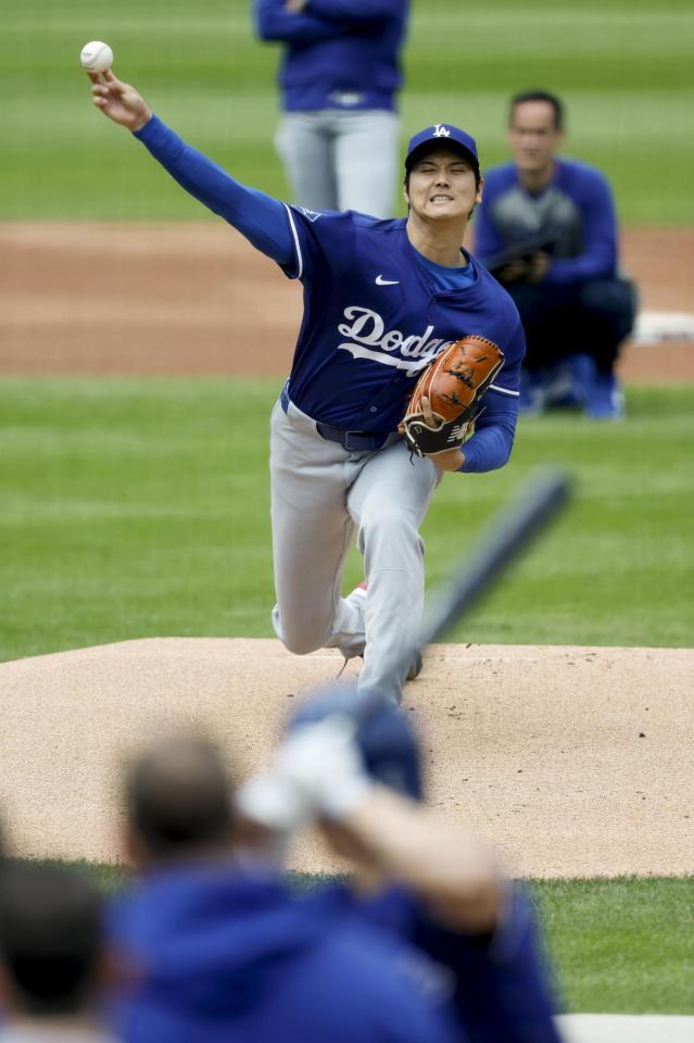 　試合前に実戦形式の練習に登板したドジャース・大谷（共同）