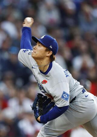 　先発し、６回２失点で６勝目を挙げた山本（共同）