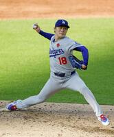 　先発し、６回２失点で６勝目を挙げた山本（共同）