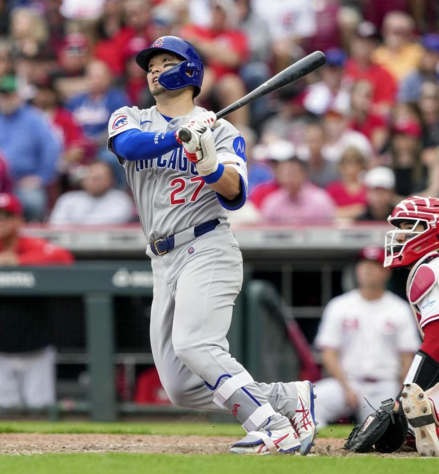 　８回、決勝３ランを放つ鈴木（ゲッティ＝共同）