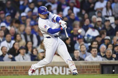 　３回、適時打を放つ鈴木（イマジンイメージズ・ロイター＝共同）