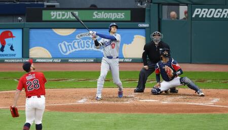 　４回、３試合連続本塁打となる20号２ランを放つ大谷（共同）