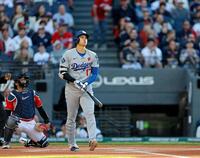 　１回、２試合連続の先頭打者本塁打を放つドジャース・大谷（共同）