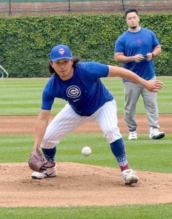　守備練習するカブス・今永＝シカゴ（共同）