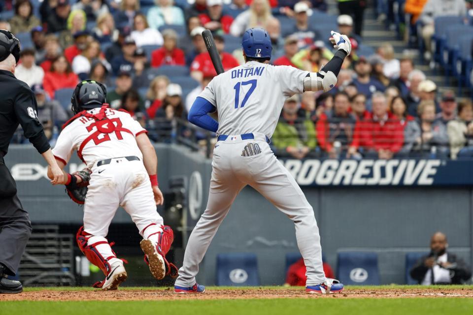 　７回、相手投手の暴投で三走を本塁に呼び込むドジャース・大谷（共同）