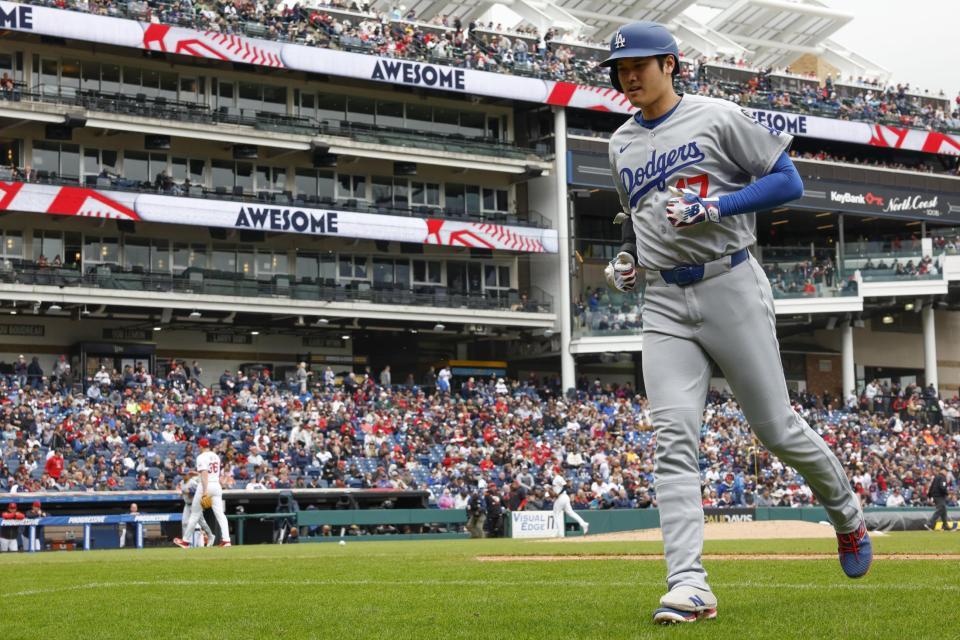 　５回、左飛に倒れベンチに戻るドジャース・大谷（共同）