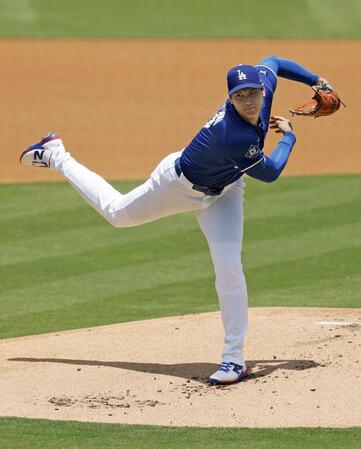 　実戦形式の練習に登板した大谷（共同）