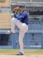 　実戦形式の練習に登板した大谷（共同）