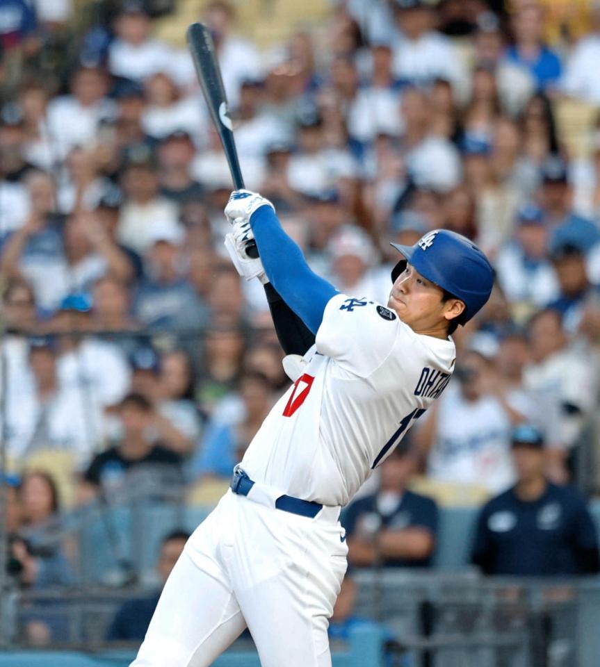 　１回、先頭打者本塁打を放つドジャース・大谷（共同）