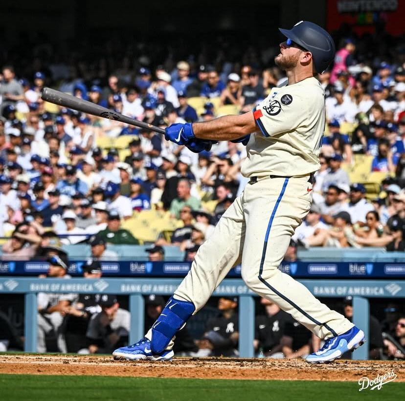 　２回、通算２００号を放つマンシー（ロサンゼルス・ドジャース提供）