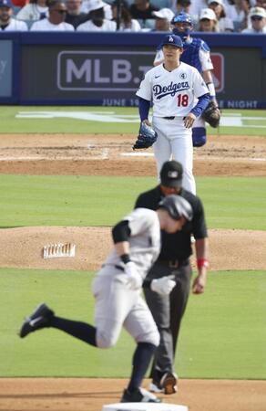 　３回、ライス（手前）に２ランを浴びた山本（共同）