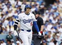 　１回、空振り三振に倒れた大谷（共同）