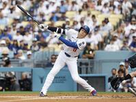 　１回、空振り三振に倒れる大谷（共同）