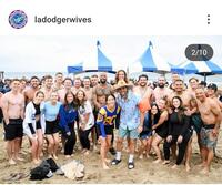 　ドジャースワイブスのインスタグラム（＠ｌａｄｏｄｇｅｒｗｉｖｅｓ）から