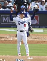 　３回、ジャッジに四球を与えた山本（共同）