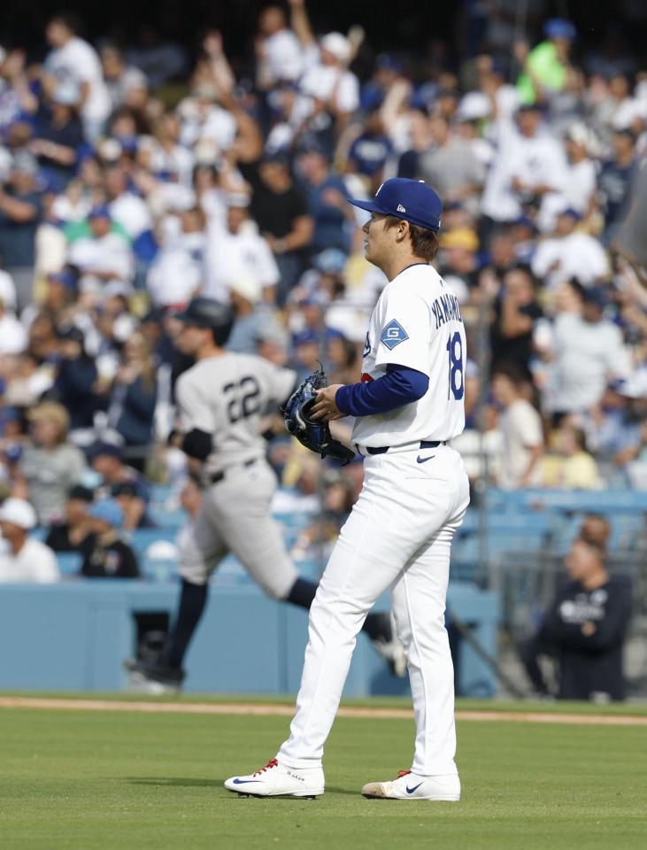 　３回、ライス（左）に２ランを浴びた山本（共同）