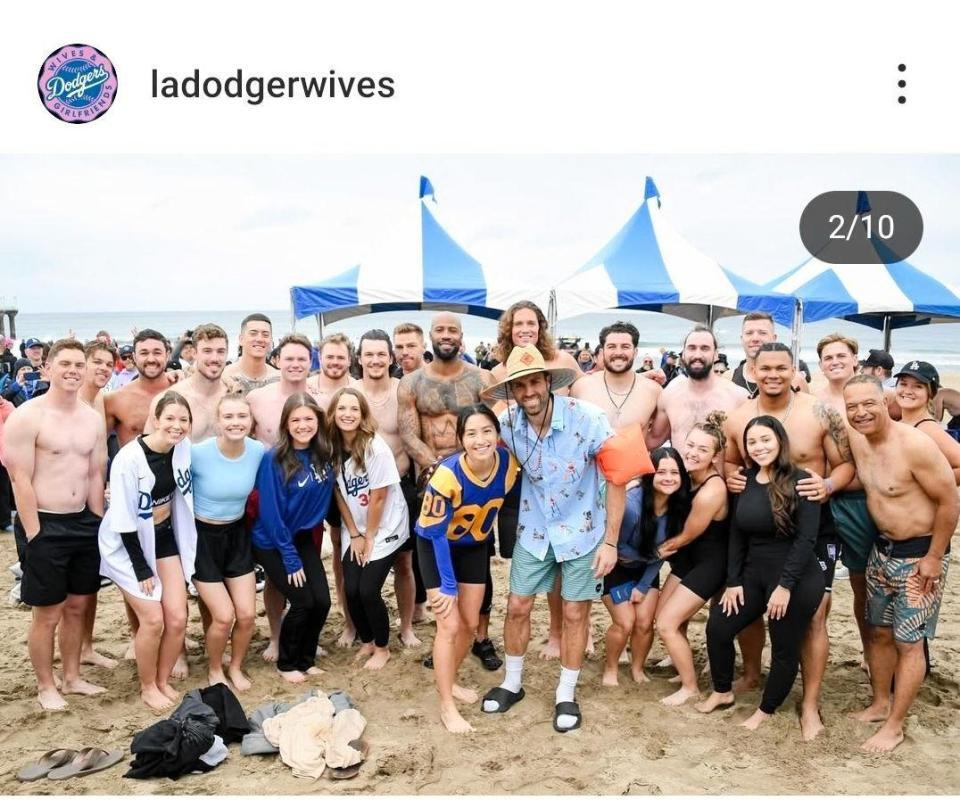 　ドジャースワイブスのインスタグラム（＠ｌａｄｏｄｇｅｒｗｉｖｅｓ）から