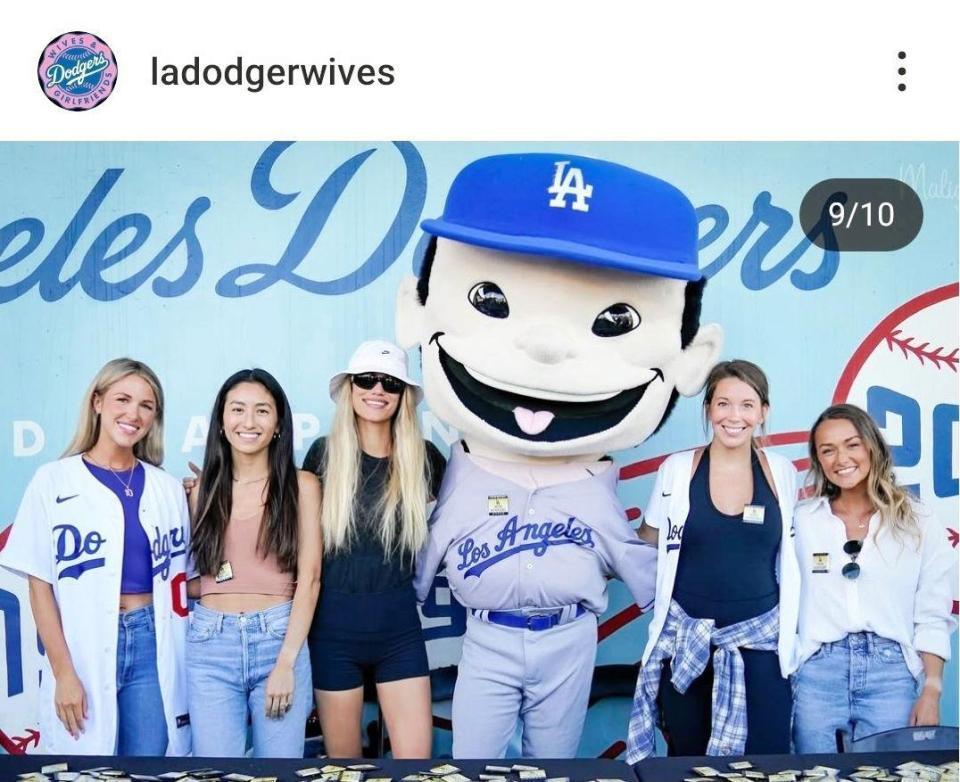 　ドジャーワイブスのインスタグラム（＠ｌａｄｏｄｇｅｒｗｉｖｅｓ）から