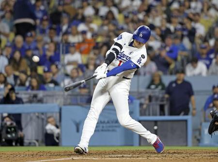 　２３号ソロを放つ大谷（提供・共同通信社）　