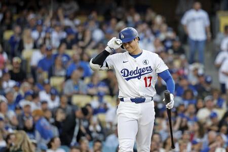 　メッツ戦で打席に入る際にあいさつする大谷（共同）