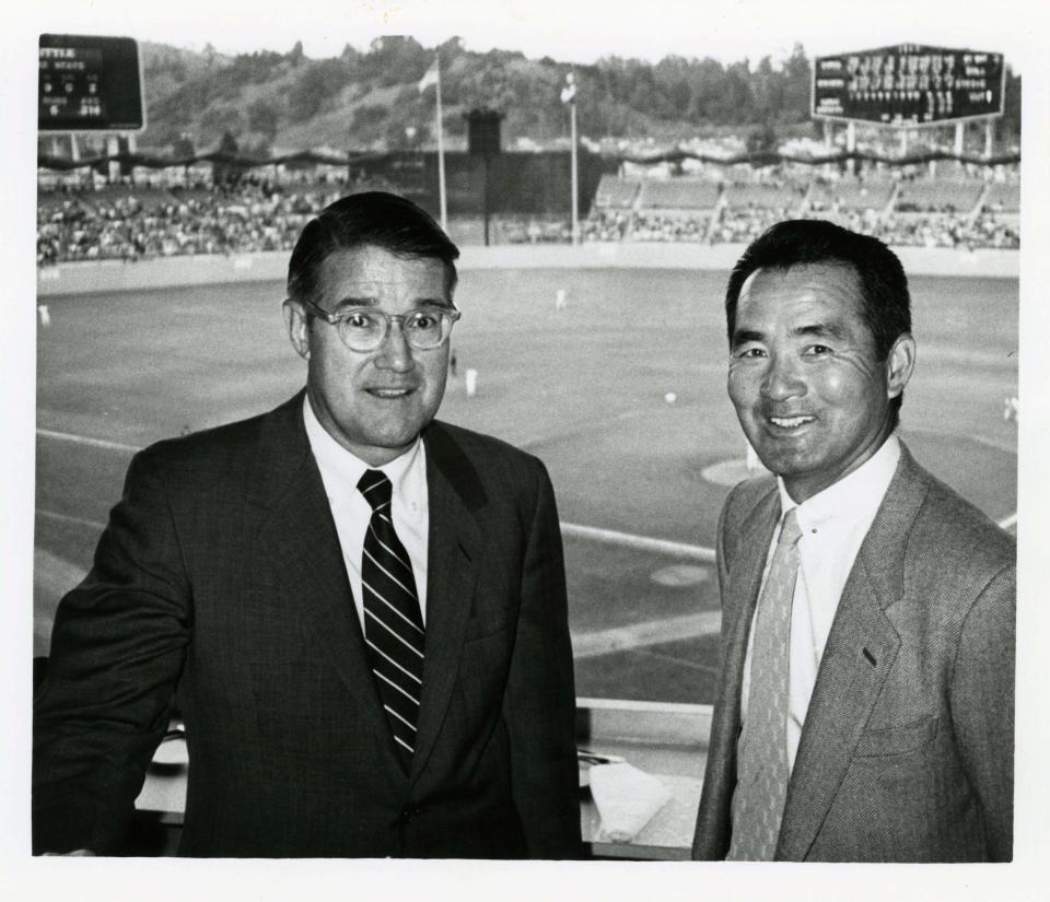 　ドジャース元オーナーのピーターオマリー氏（左）と長嶋茂雄さん