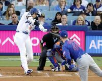 　メッツ戦の１回、中飛に倒れるドジャース・大谷。投手キャニング（共同）