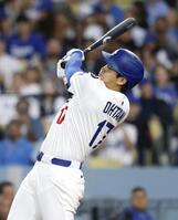 　メッツ戦の３回、右前打を放つドジャース・大谷（共同）