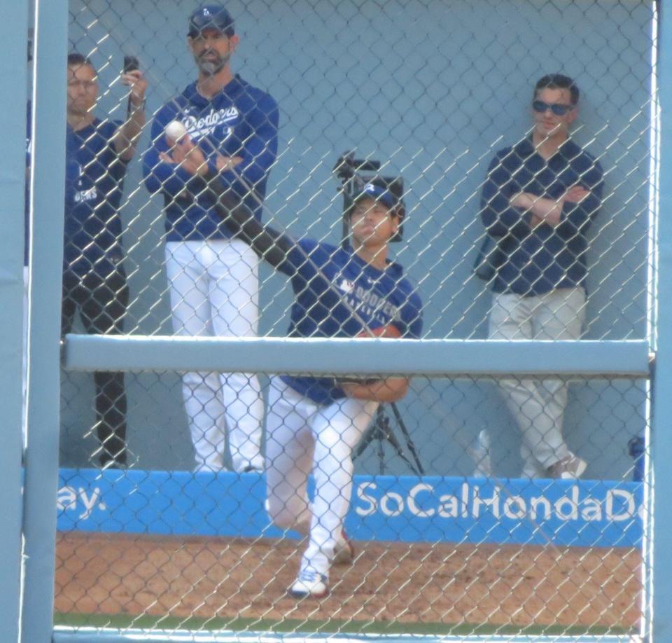 　試合前にブルペンで投球練習する大谷翔平（撮影・小林信行）