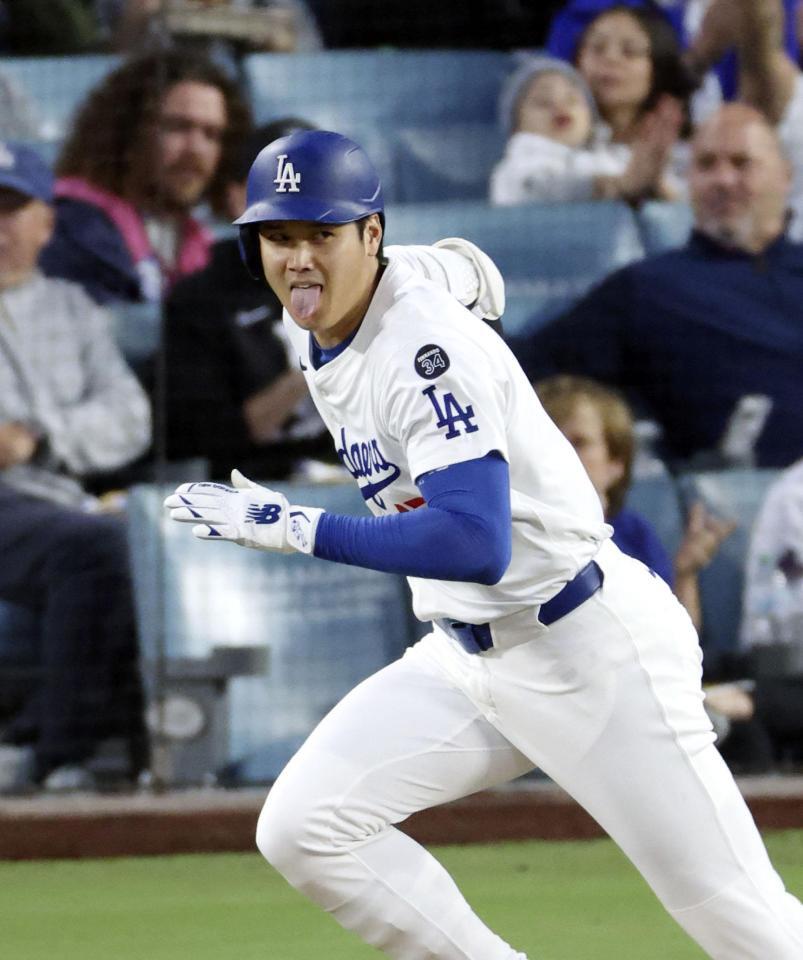 　メッツ戦の３回、右前打を放ち一塁へ走るドジャース・大谷（共同）