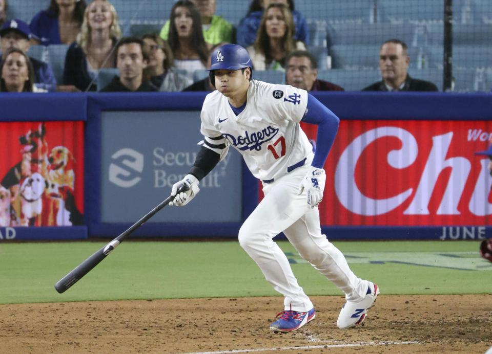 　メッツ戦の８回、右前打を放つドジャース・大谷（共同）