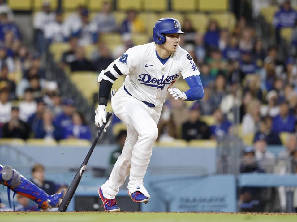 　メッツ戦の８回、右前打を放つドジャース・大谷（共同）