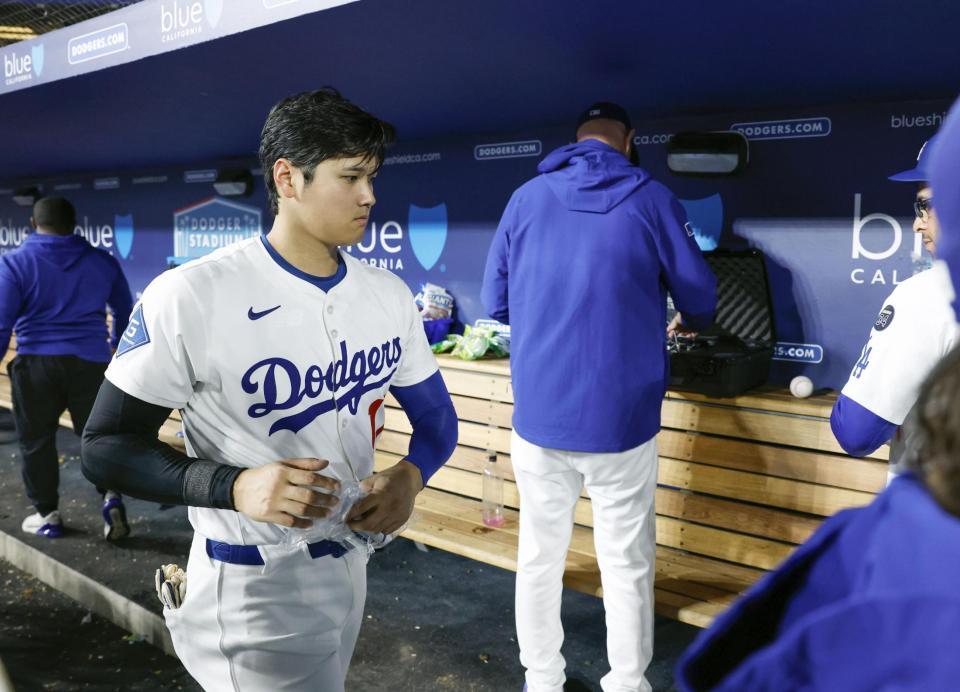 　メッツに敗れ、引き揚げるドジャース・大谷（共同）