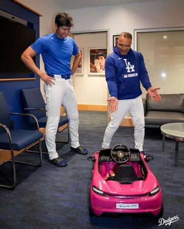 大谷翔平「すごくいいですね」ロバーツ監督から“ポルシェ”プレゼント　出産祝いで娘へ