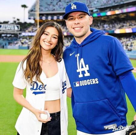 　ドジャース戦で始球式を行ったリザ・ソベラーノ（ロサンゼルス・ドジャース提供）