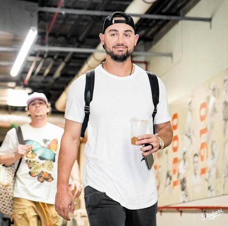 　球場入りしたコンフォルト（ロサンゼルス・ドジャース提供）