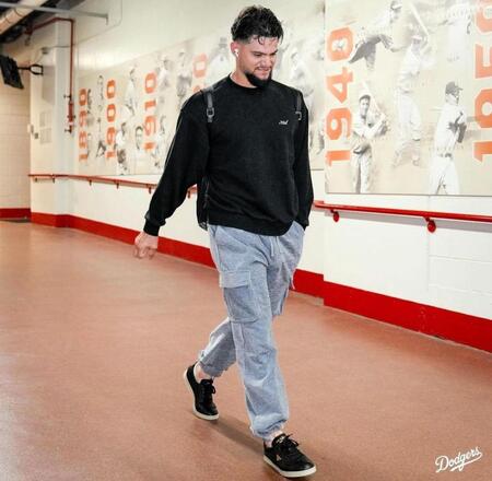 　球場入りしたパヘズ（ロサンゼルス・ドジャース提供）