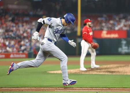 　カージナルス戦の７回、二ゴロ併殺に倒れるドジャース・大谷＝セントルイス（共同）