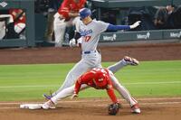 　カージナルス戦の５回、遊ゴロに倒れるドジャース・大谷（17）＝セントルイス（共同）