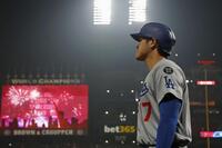 　カージナルスに敗れ、引き揚げる大谷（共同）