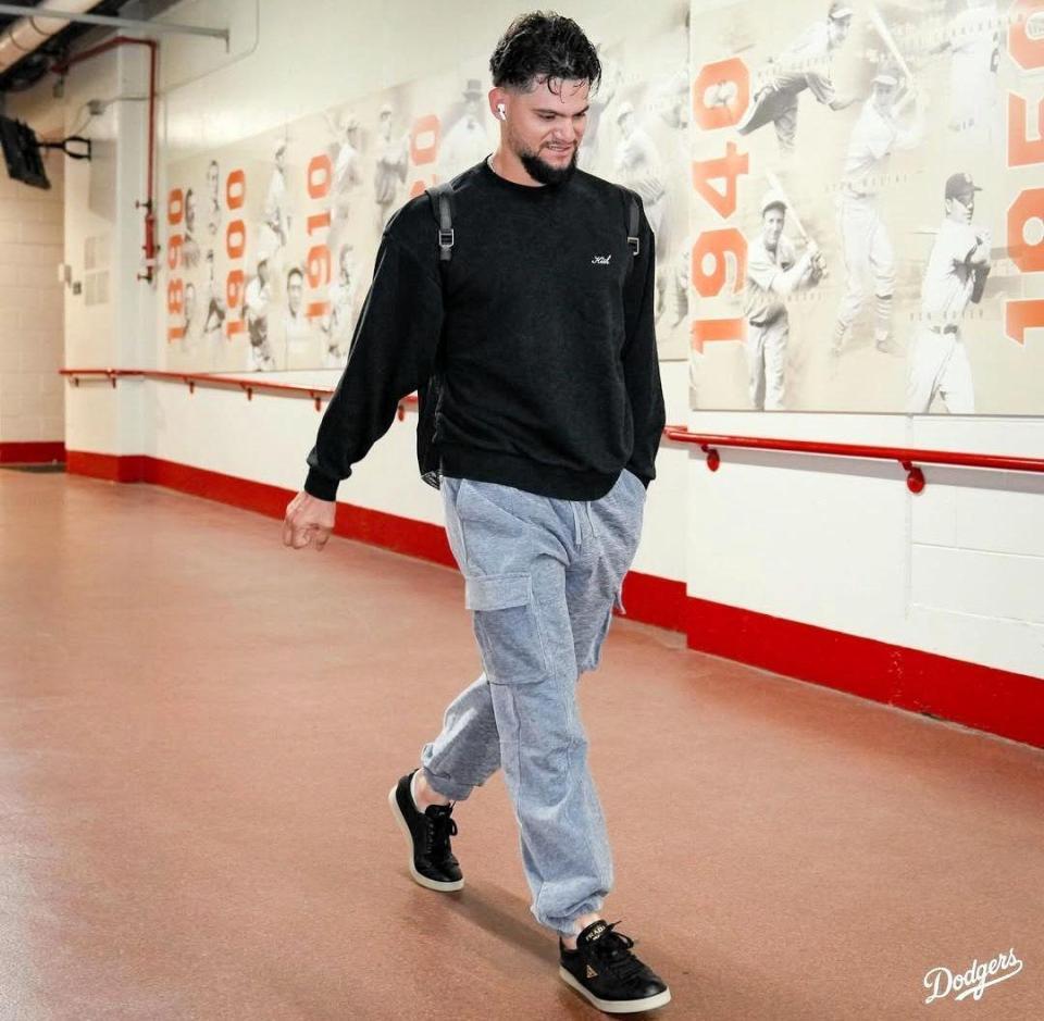 　球場入りしたパヘズ（ロサンゼルス・ドジャース提供）